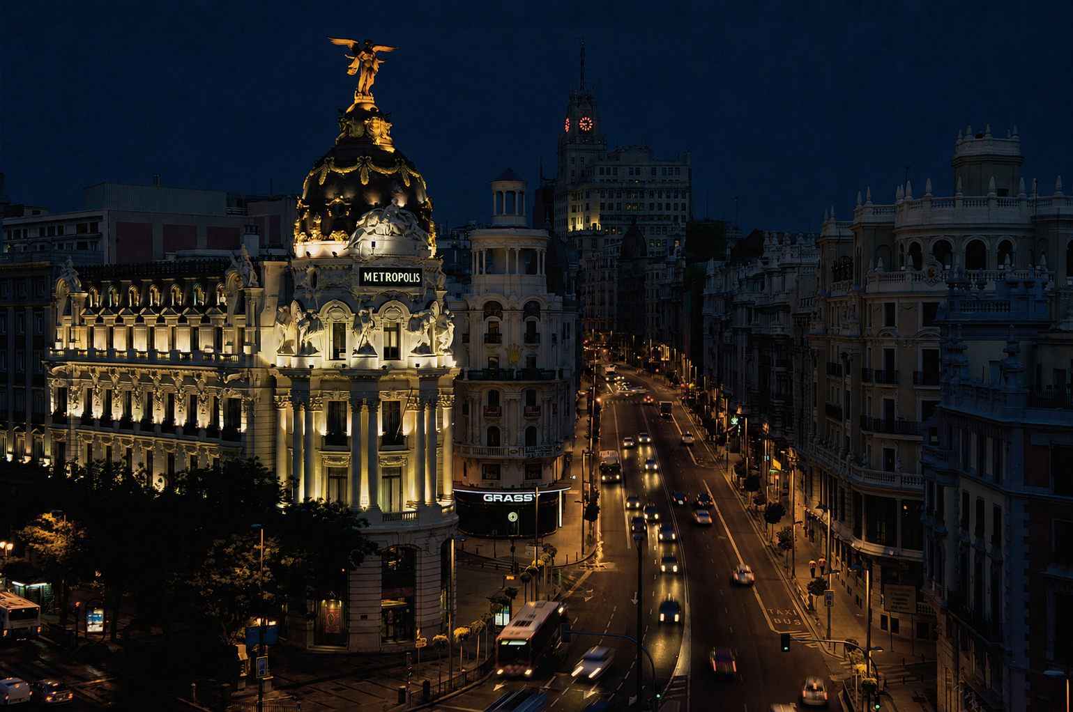 Gran Vía after dark